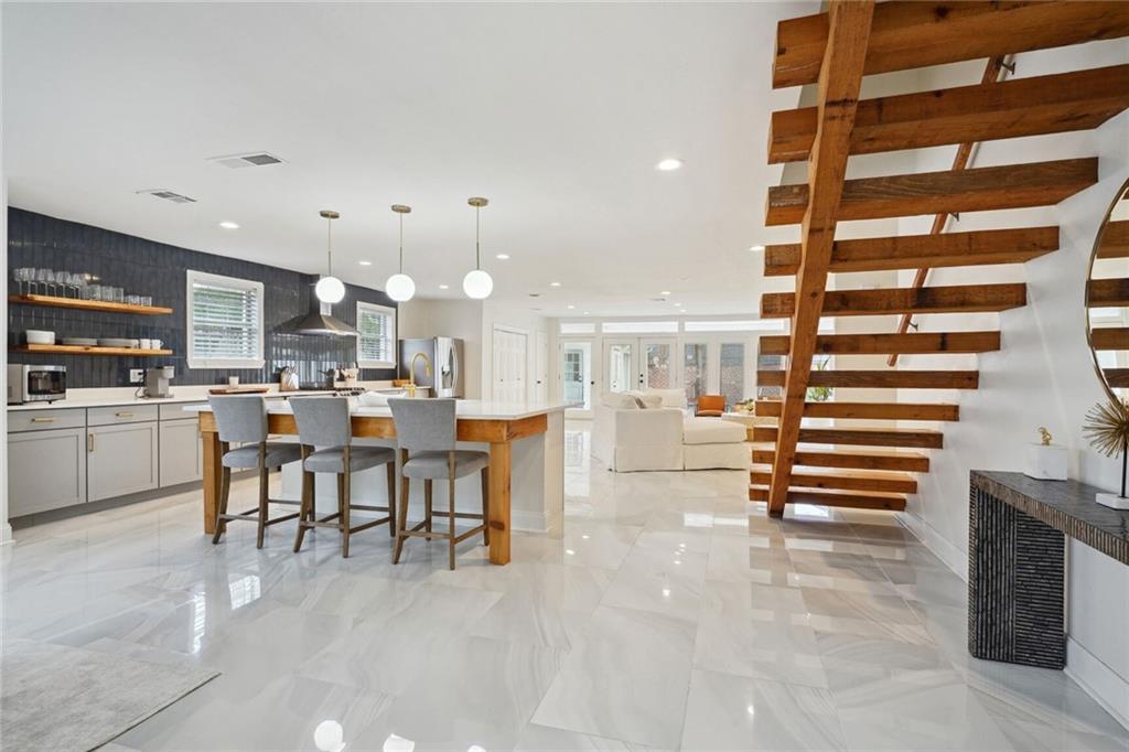 5537 CHERLYN Drive