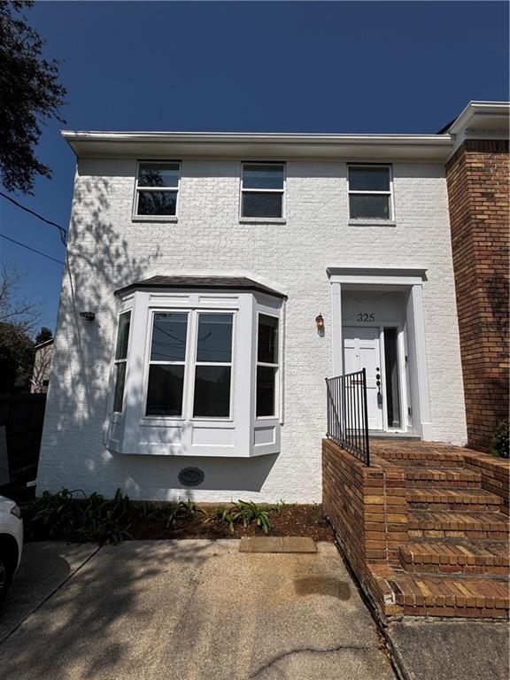 325 STAFFORD Place