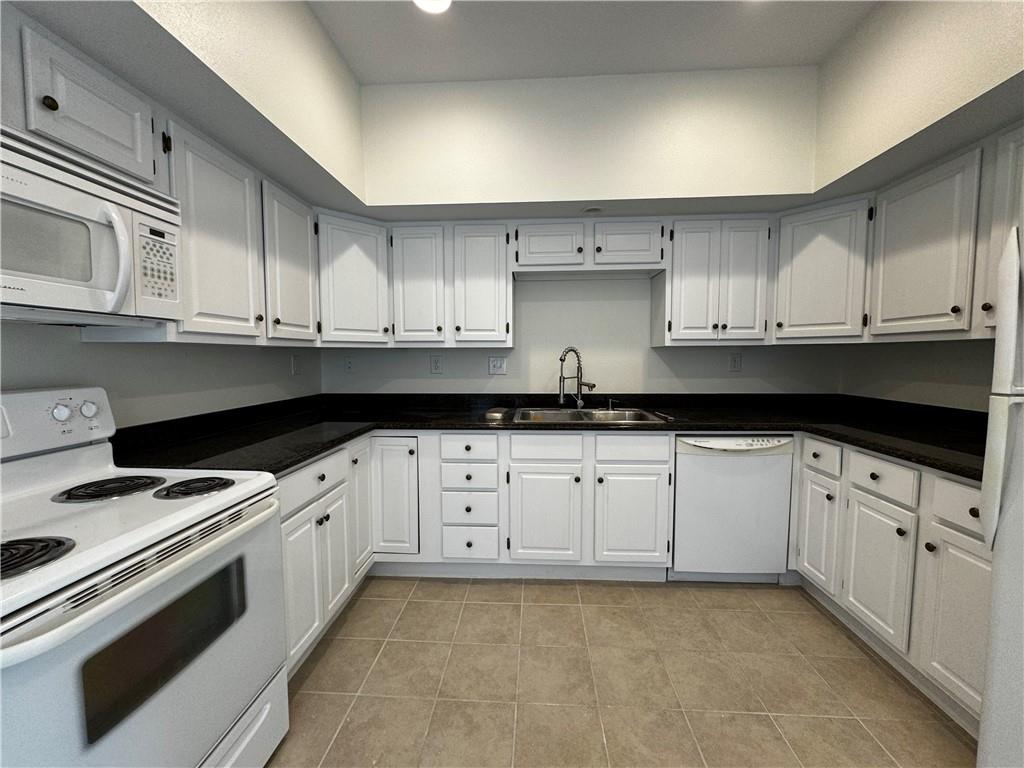 325 STAFFORD Place