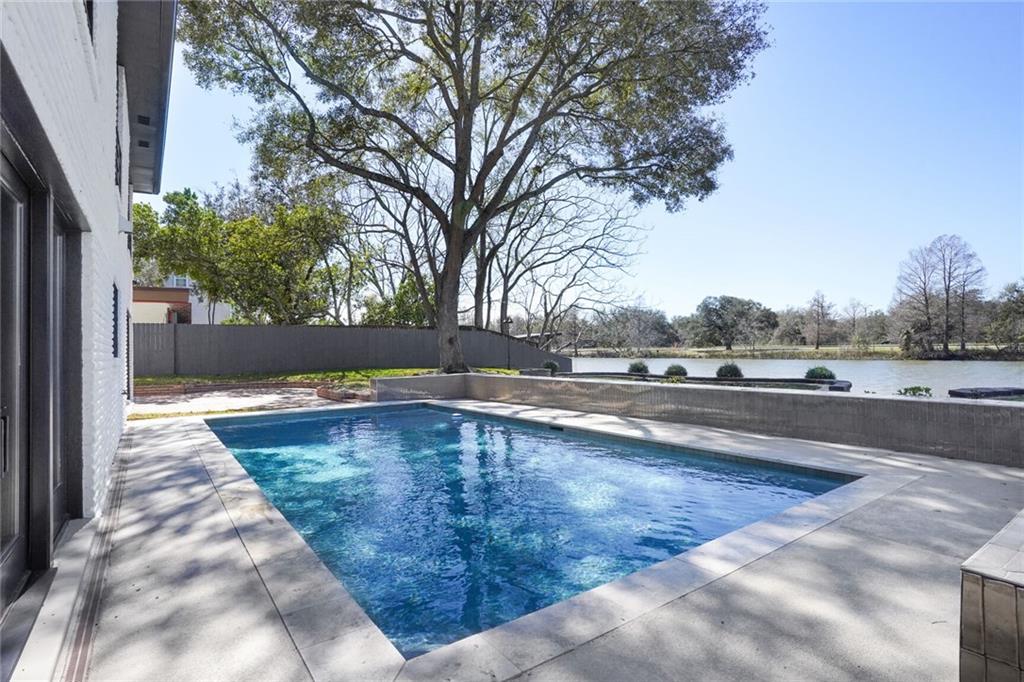 8 PARK ISLAND Drive