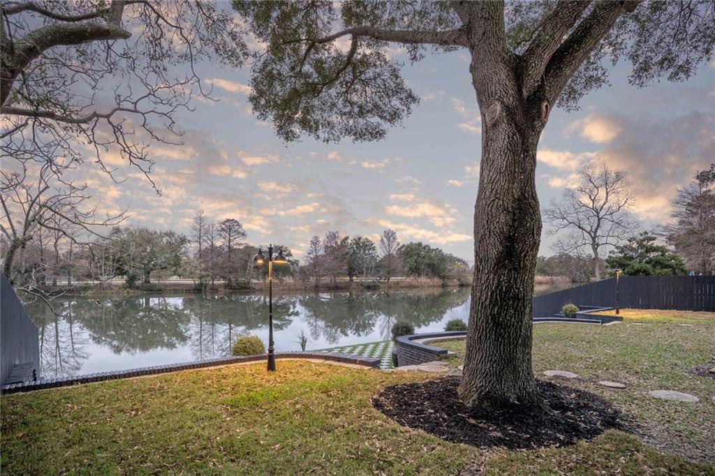 8 PARK ISLAND Drive