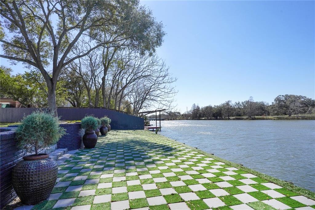 8 PARK ISLAND Drive
