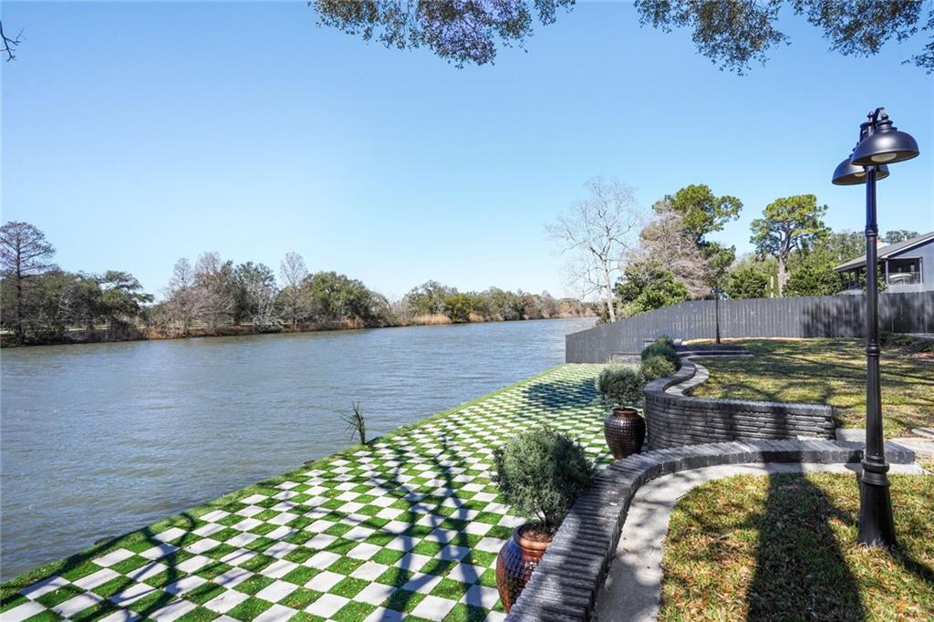 8 PARK ISLAND Drive