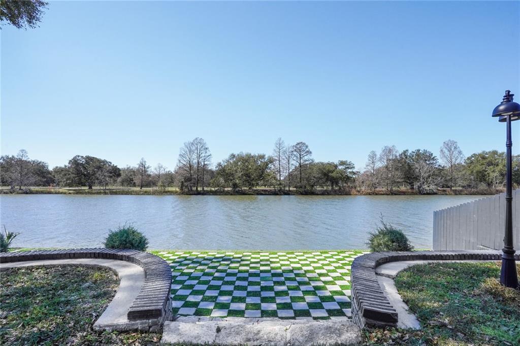 8 PARK ISLAND Drive