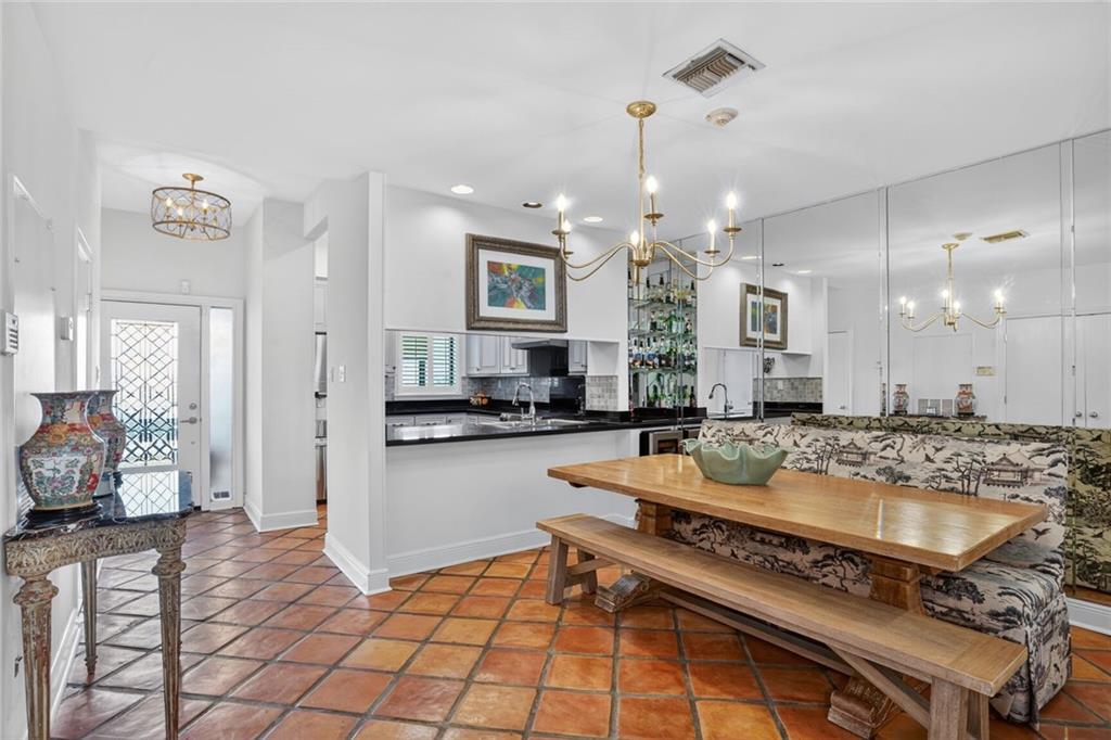 7300 LAKESHORE Drive 4