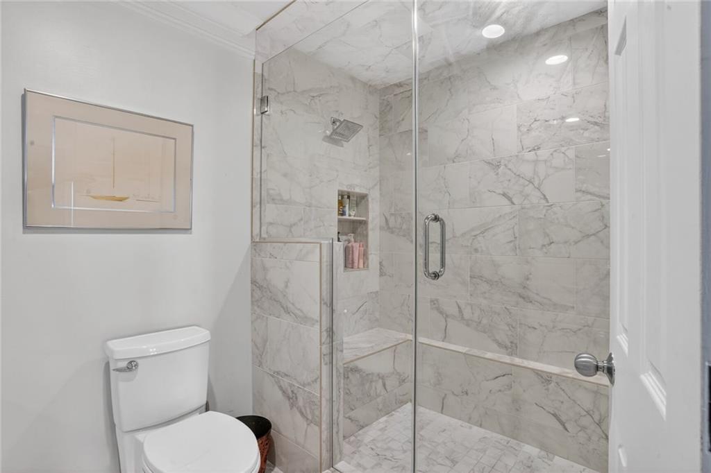 7300 LAKESHORE Drive 4