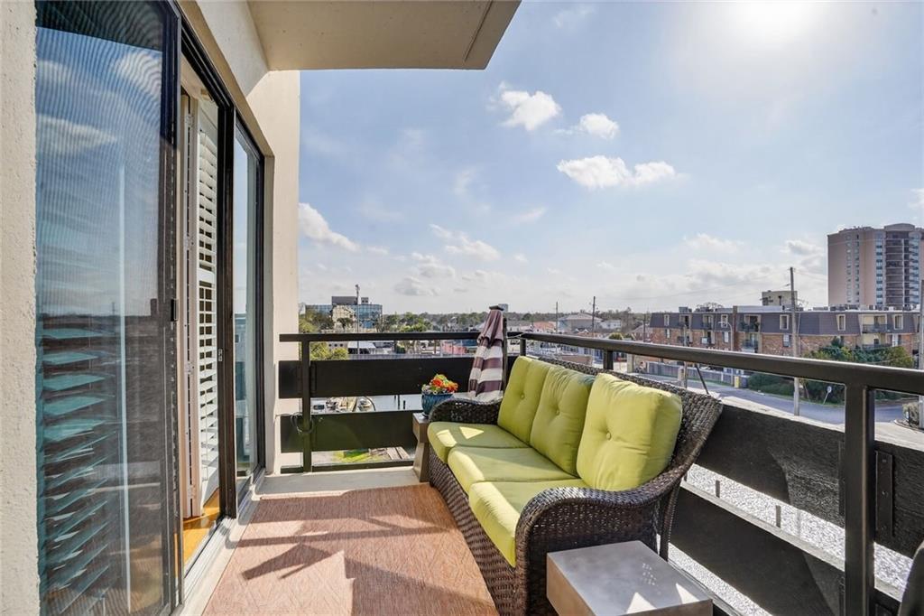 7300 LAKESHORE Drive 4