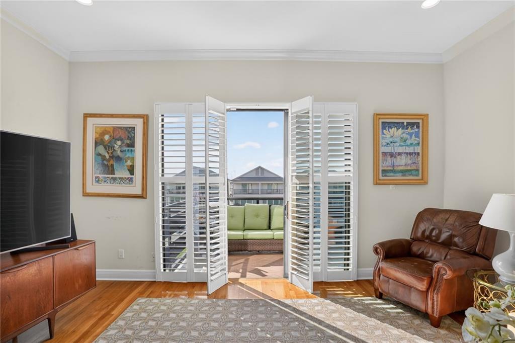 7300 LAKESHORE Drive 4