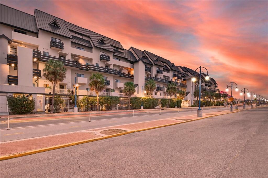 7300 LAKESHORE Drive 4