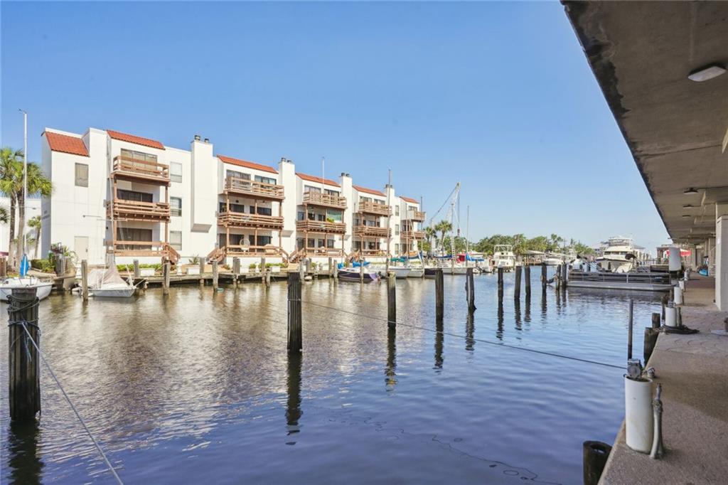 7300 LAKESHORE Drive 4