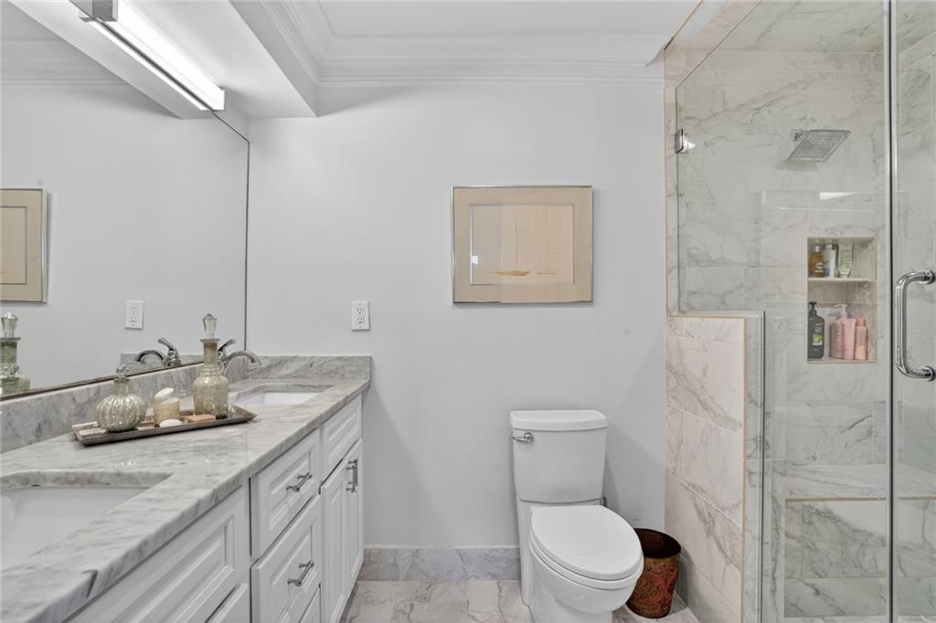 7300 LAKESHORE Drive 4