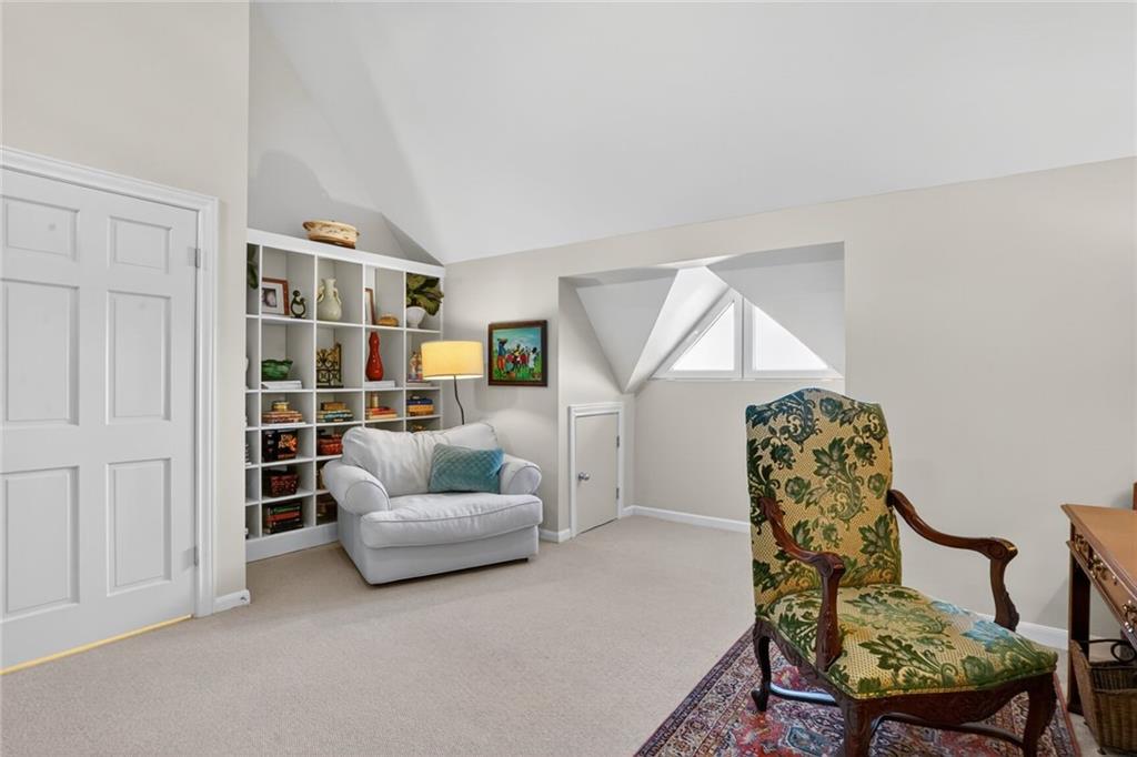 7300 LAKESHORE Drive 4