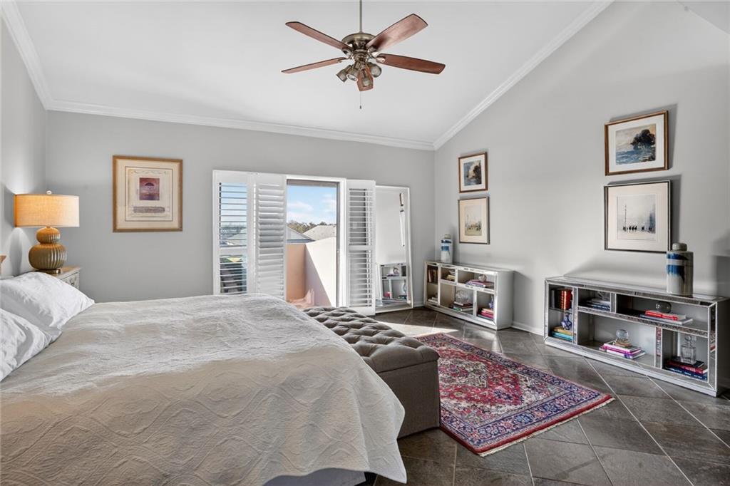 7300 LAKESHORE Drive 4