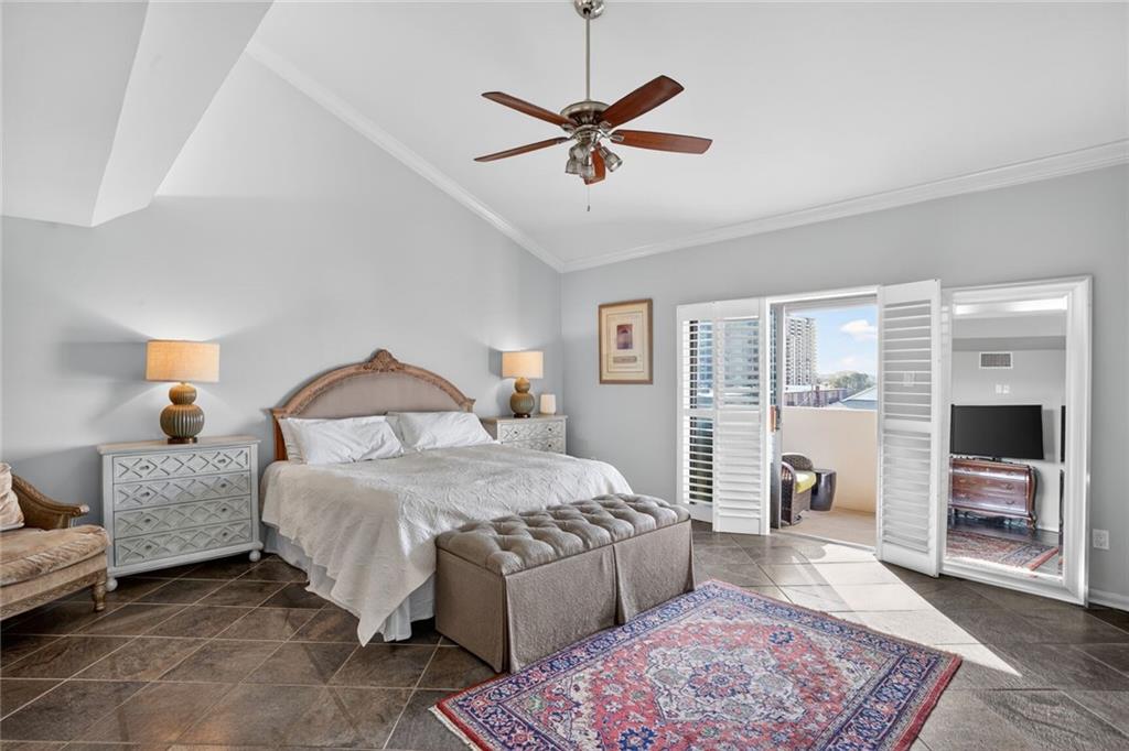 7300 LAKESHORE Drive 4