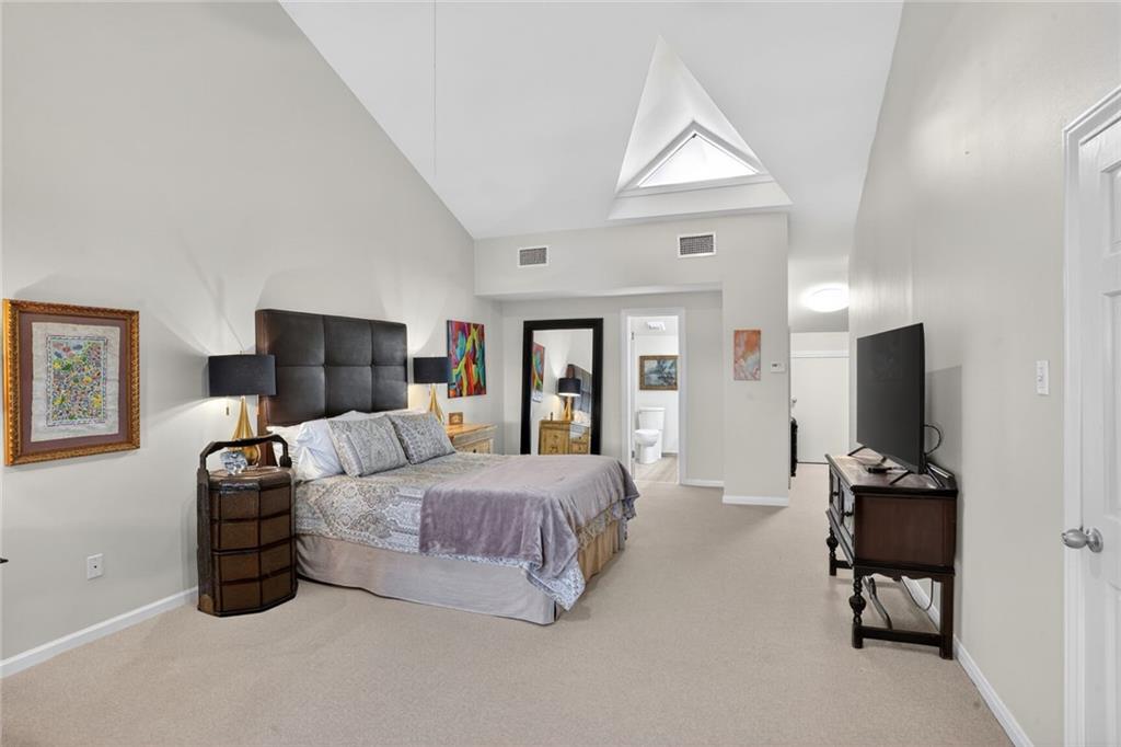 7300 LAKESHORE Drive 4