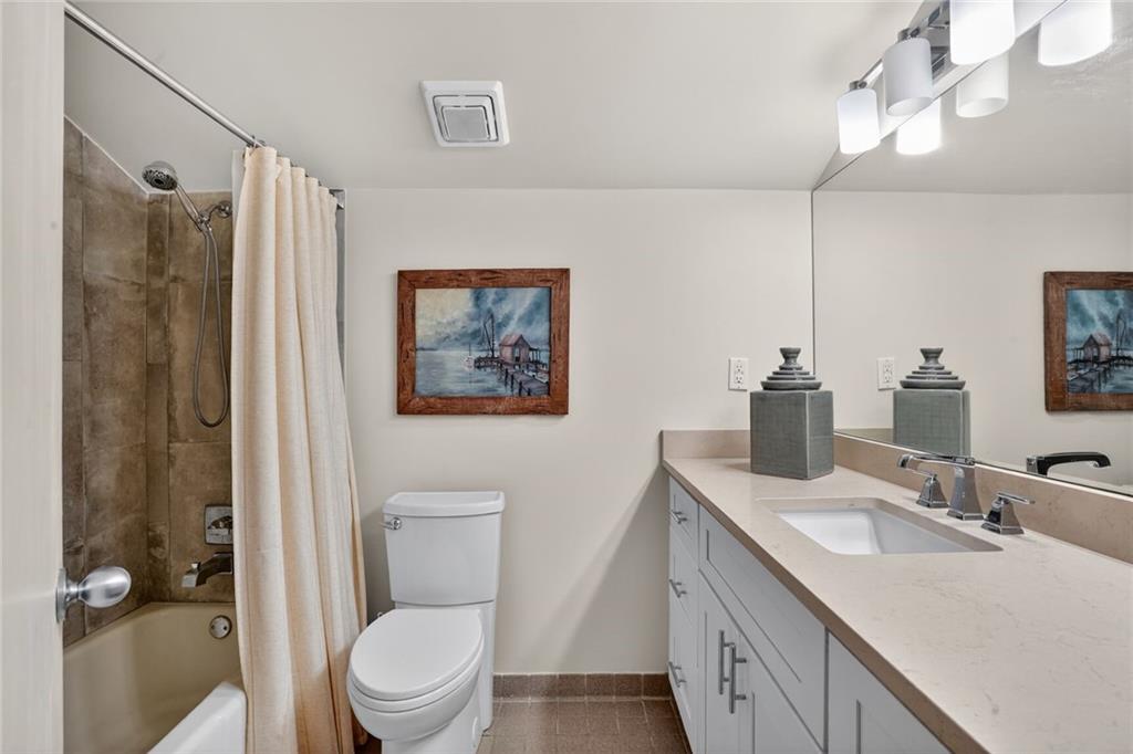 7300 LAKESHORE Drive 4