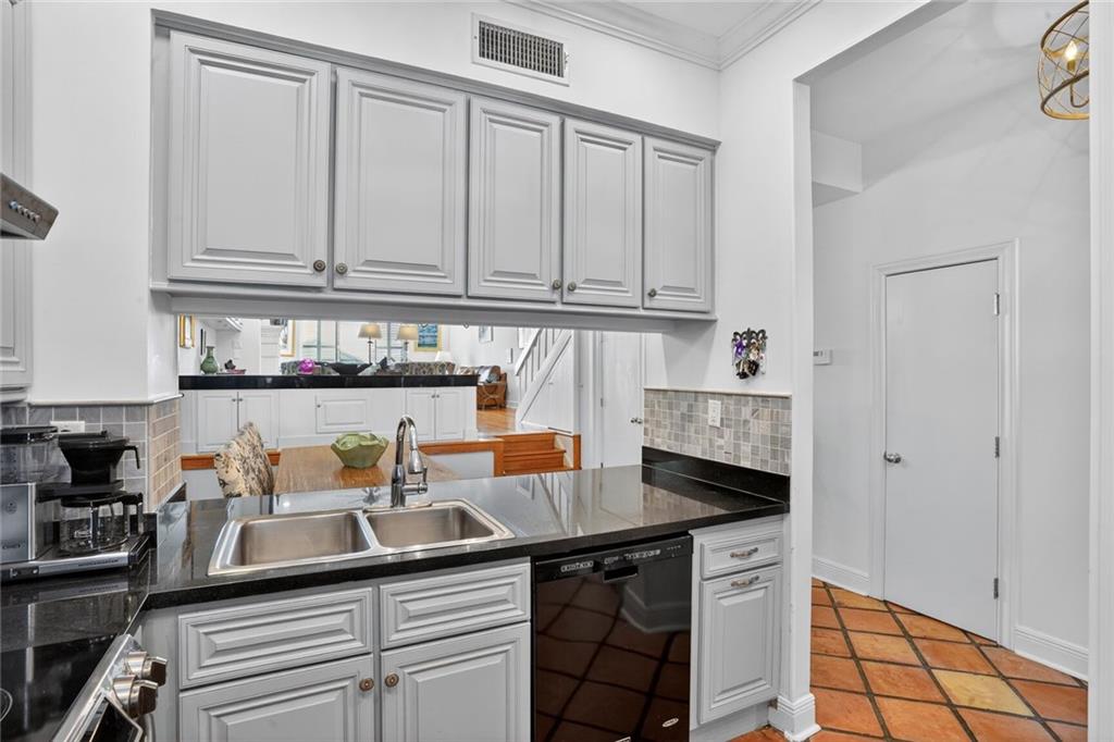 7300 LAKESHORE Drive 4