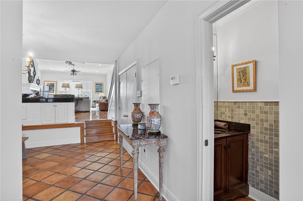 7300 LAKESHORE Drive 4