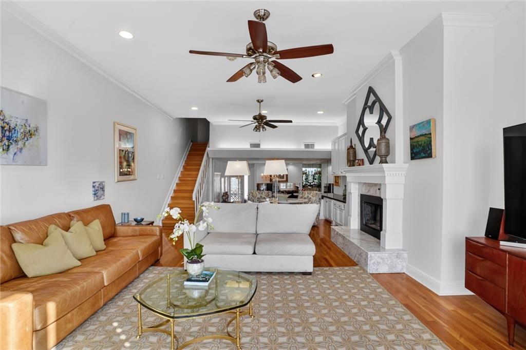 7300 LAKESHORE Drive 4