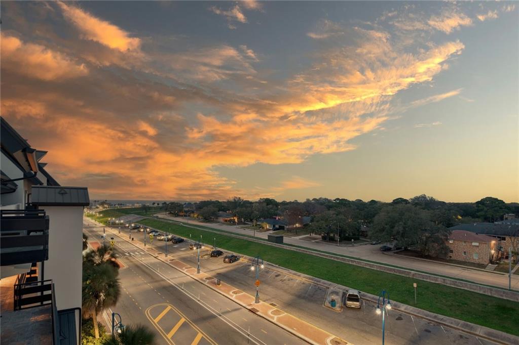 7300 LAKESHORE Drive 4