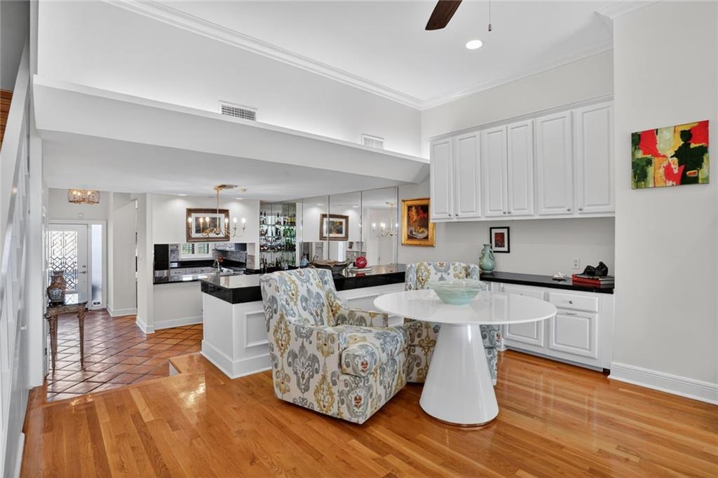 7300 LAKESHORE Drive 4