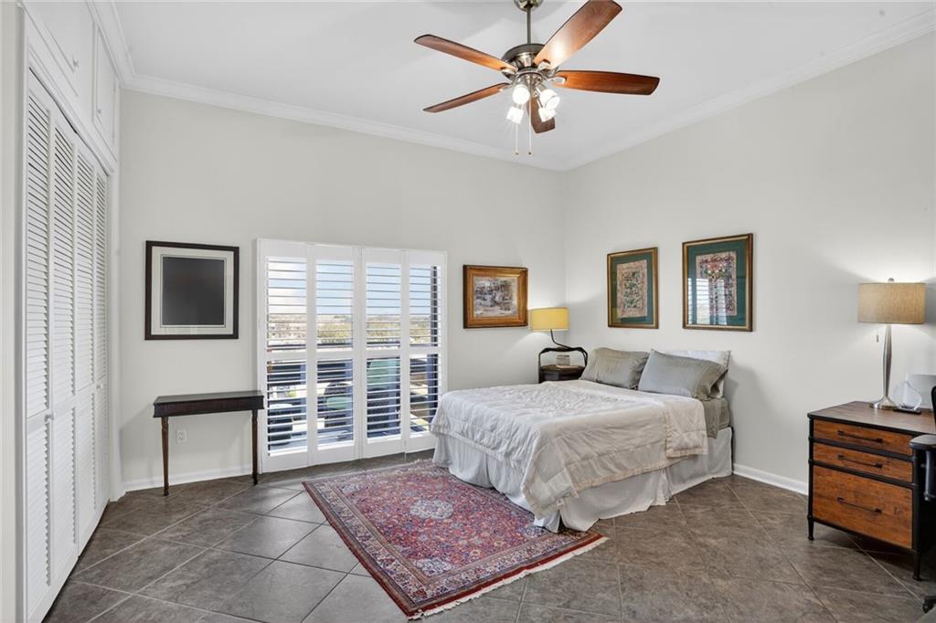 7300 LAKESHORE Drive 4