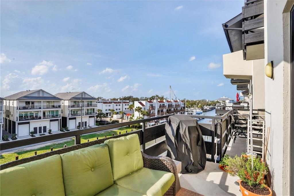 7300 LAKESHORE Drive 4