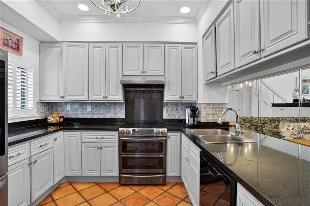 7300 LAKESHORE Drive 4