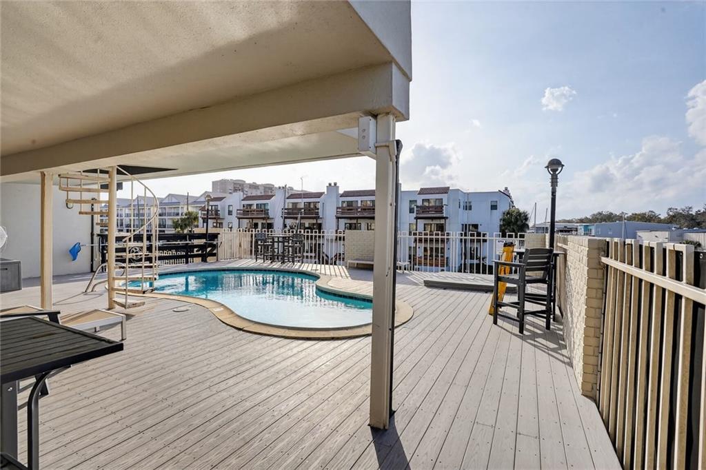 7300 LAKESHORE Drive 4