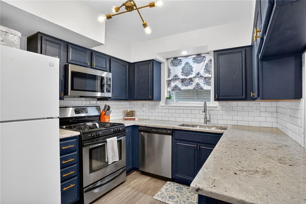 1035 W WILLIAM DAVID Parkway