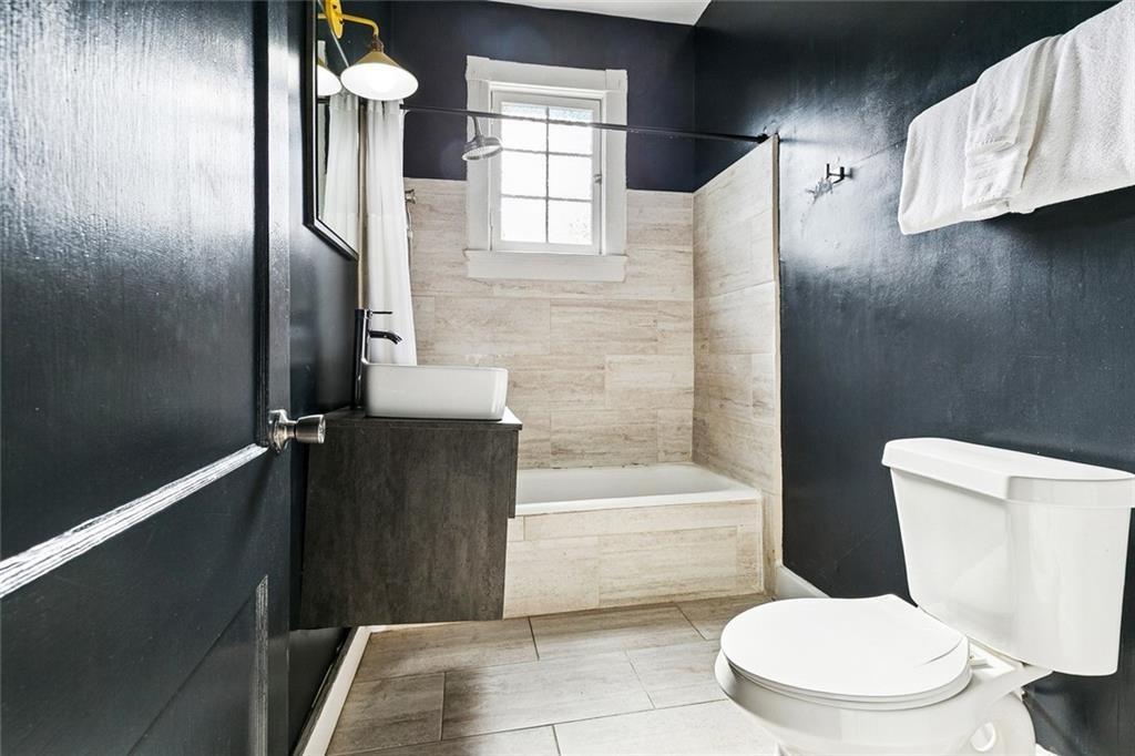 1638 CLIO Street 204