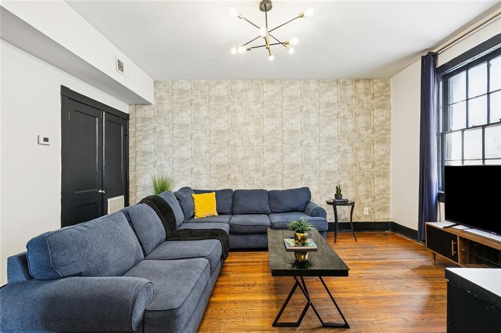 1638 CLIO Street 204