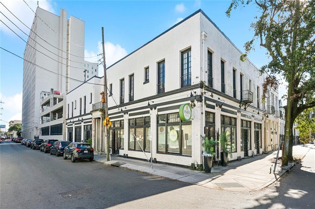 1638 CLIO Street 203