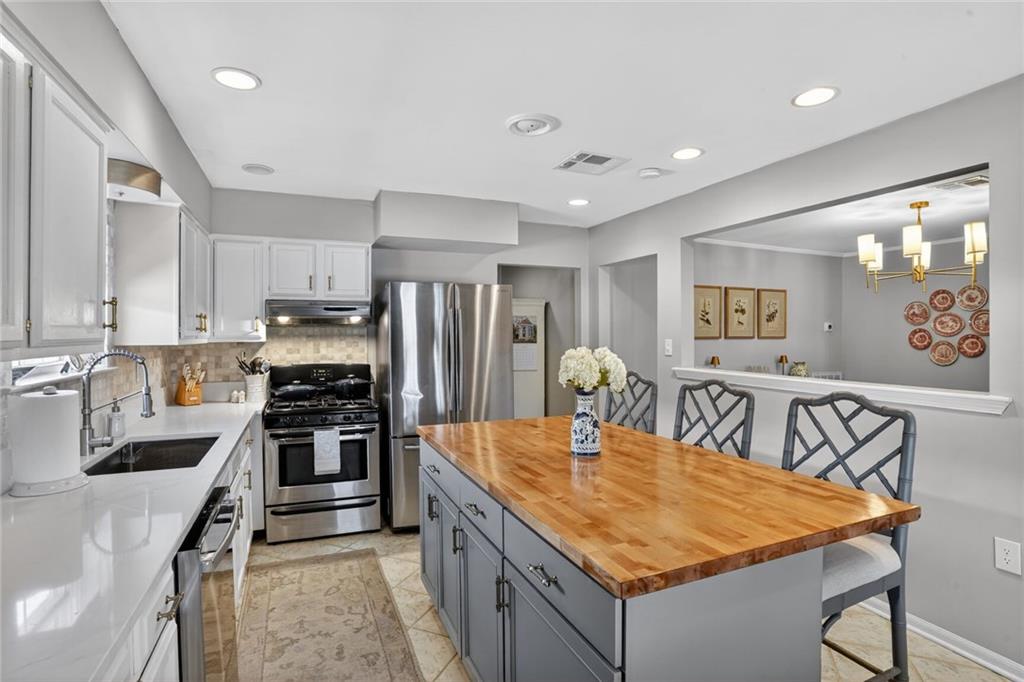 761 E WILLIAM DAVID Parkway