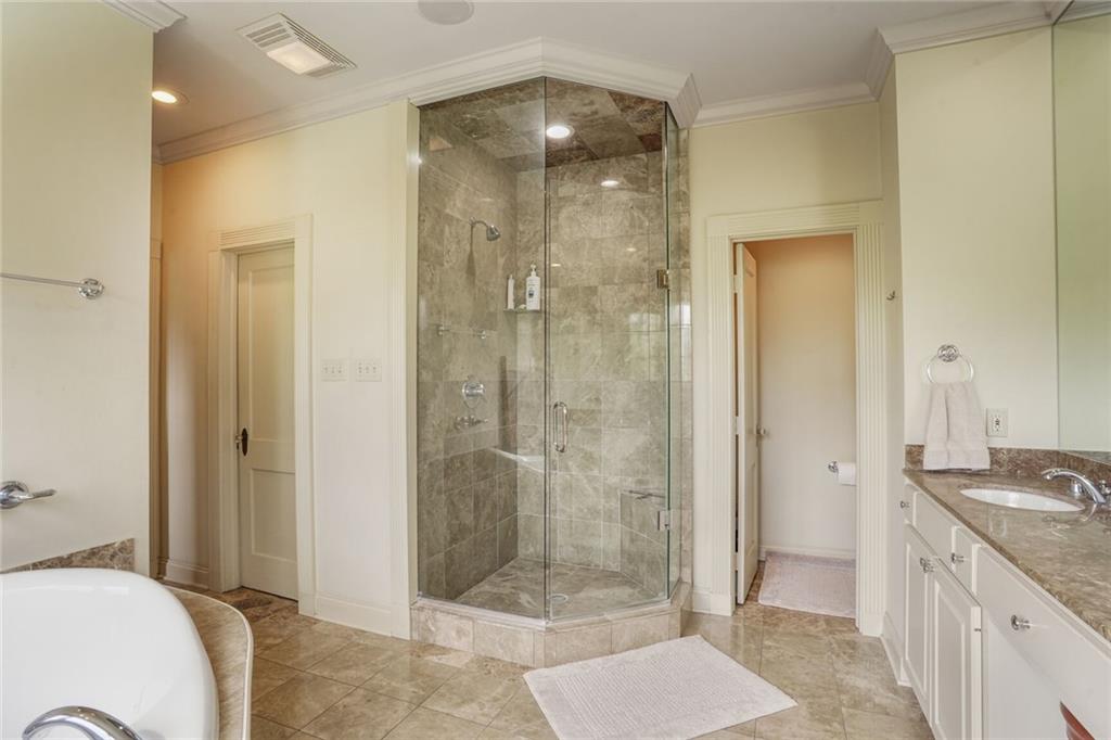 43 FARNHAM Place