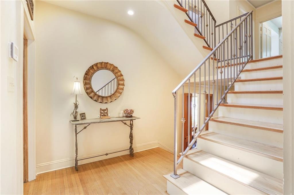 43 FARNHAM Place