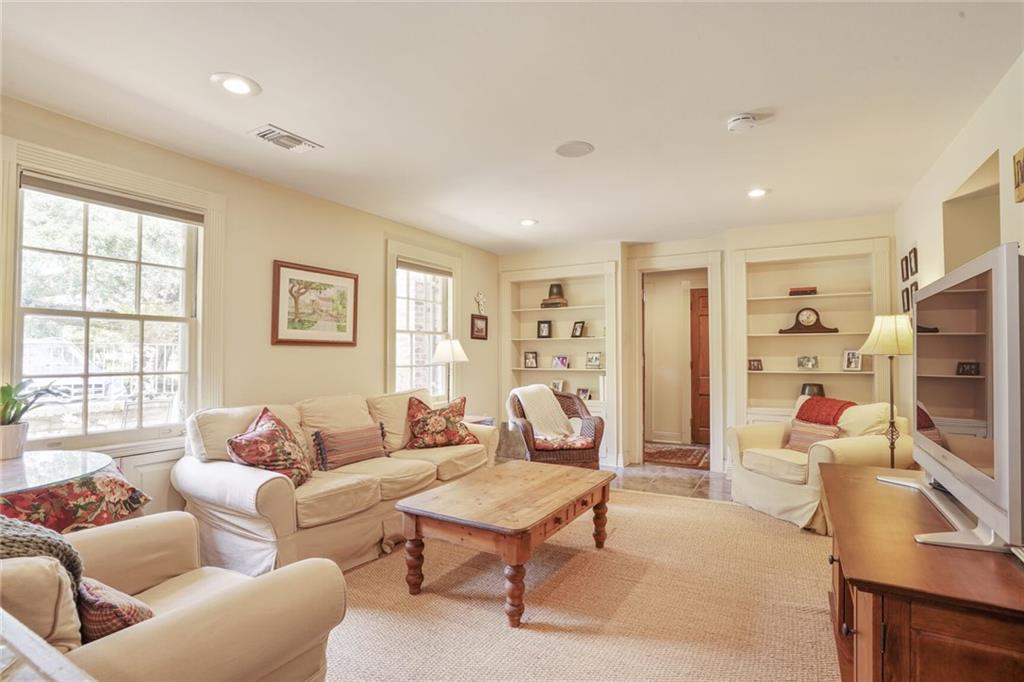 43 FARNHAM Place