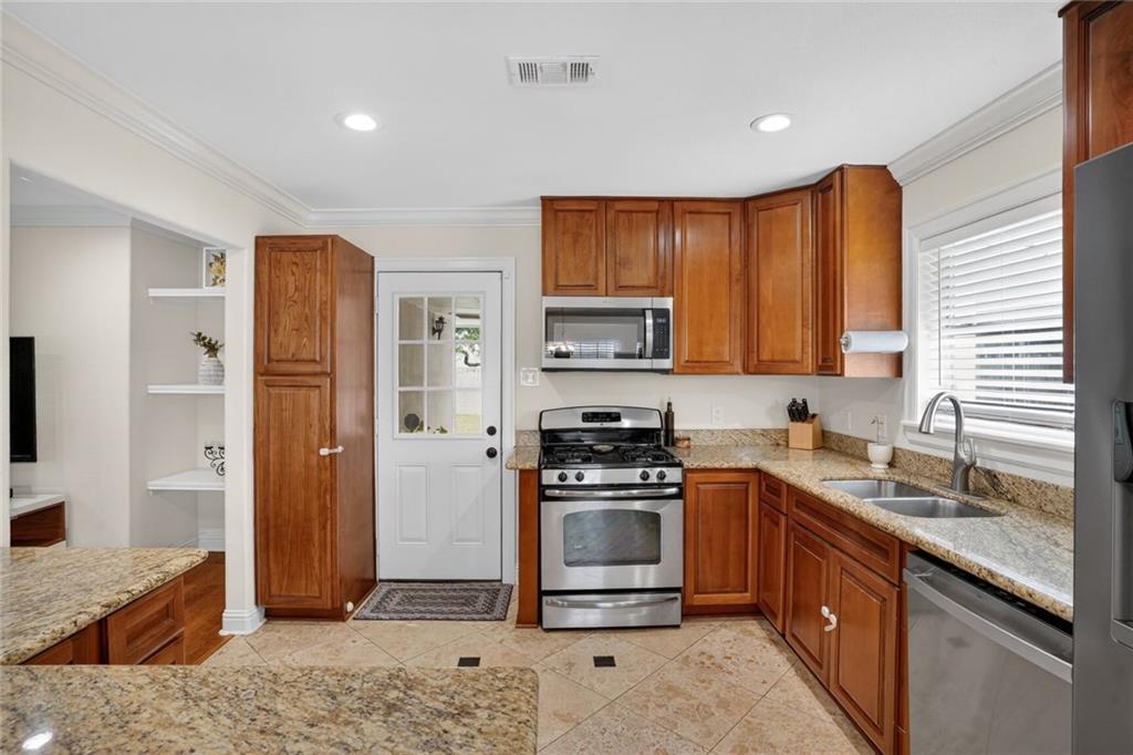 1711 MENDEZ Drive