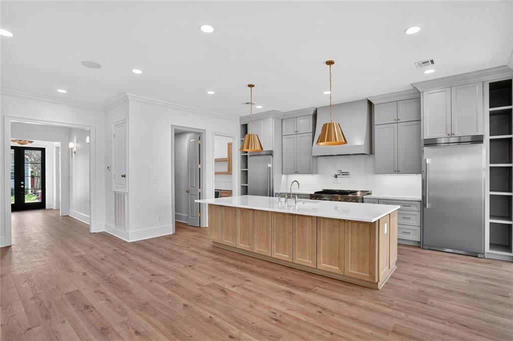 219 E MAPLE RIDGE Drive