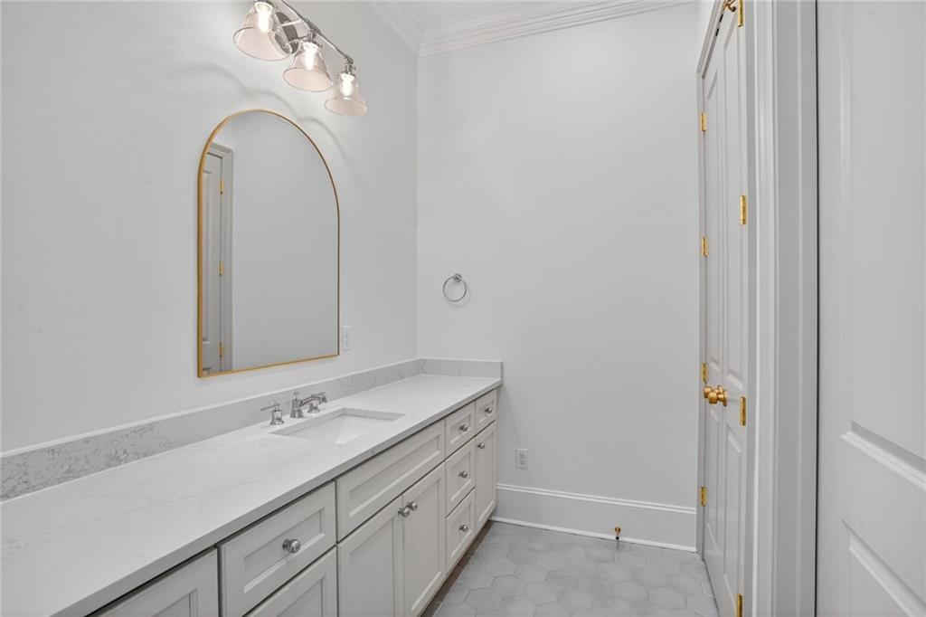 219 E MAPLE RIDGE Drive