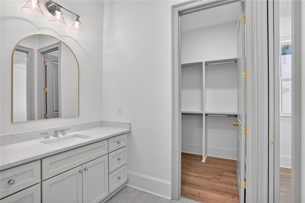 219 E MAPLE RIDGE Drive