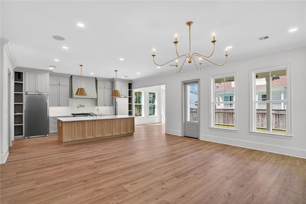 219 E MAPLE RIDGE Drive