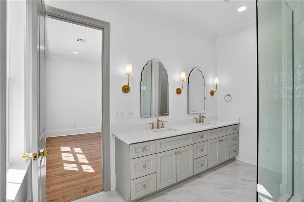 219 E MAPLE RIDGE Drive