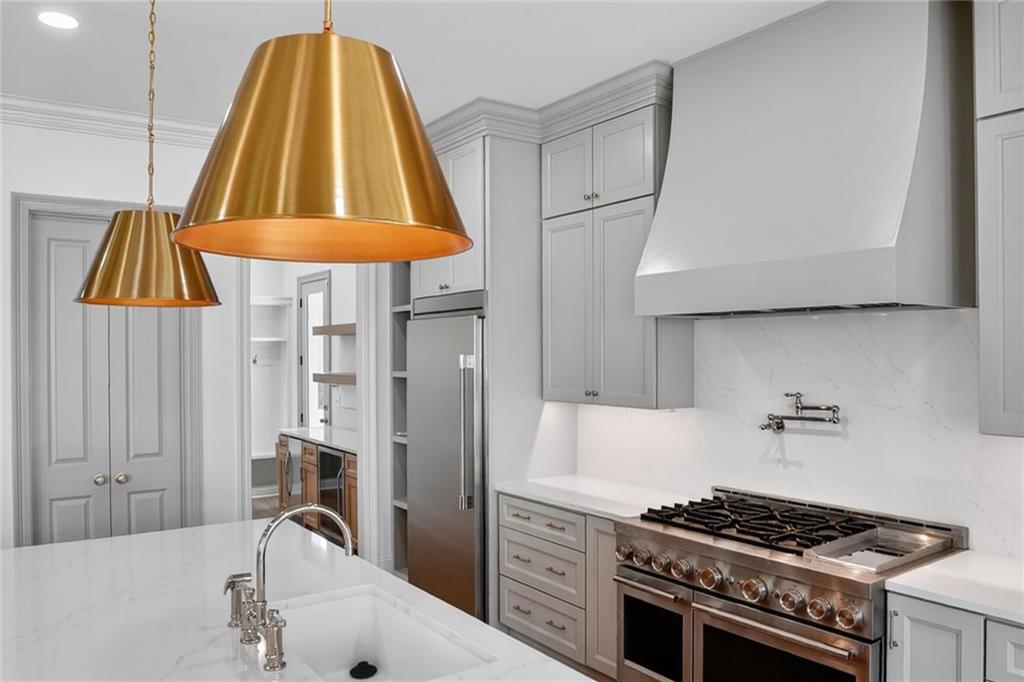 219 E MAPLE RIDGE Drive