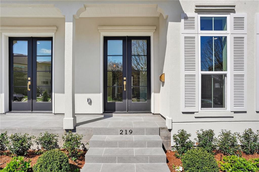 219 E MAPLE RIDGE Drive