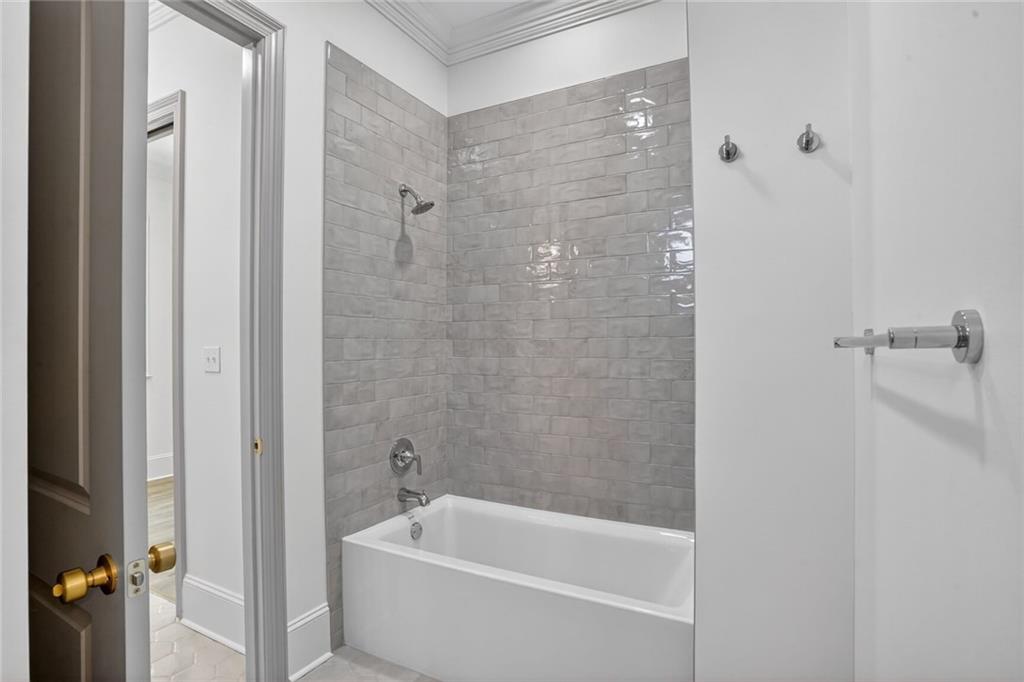 219 E MAPLE RIDGE Drive