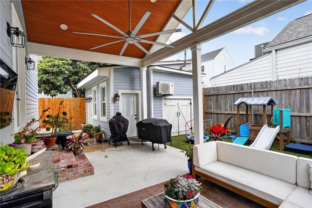 1309 MARENGO Street