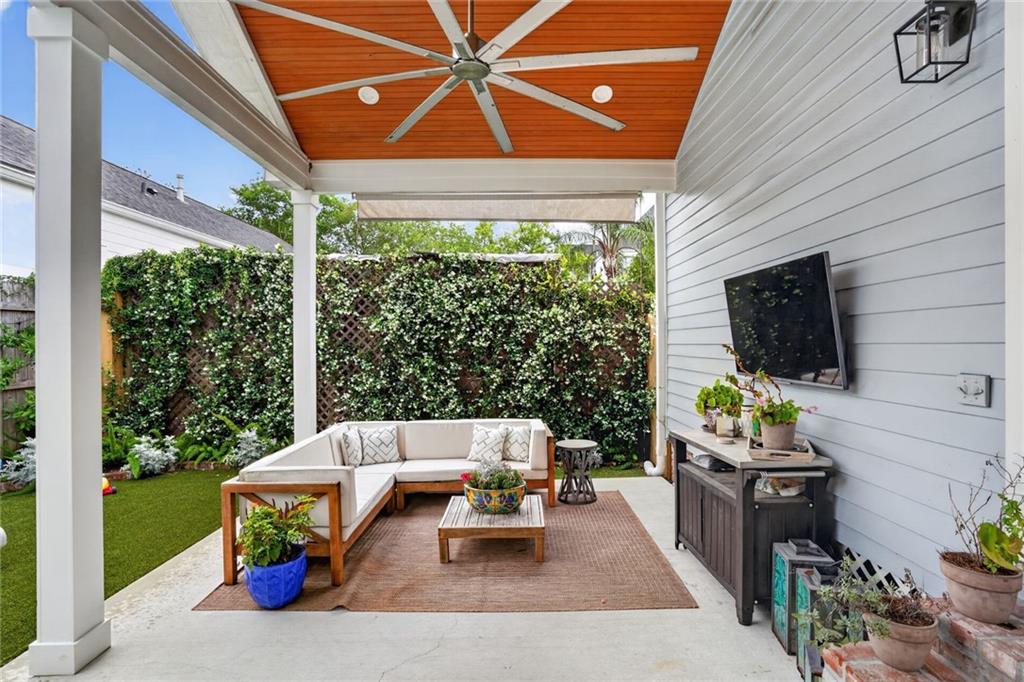 1309 MARENGO Street