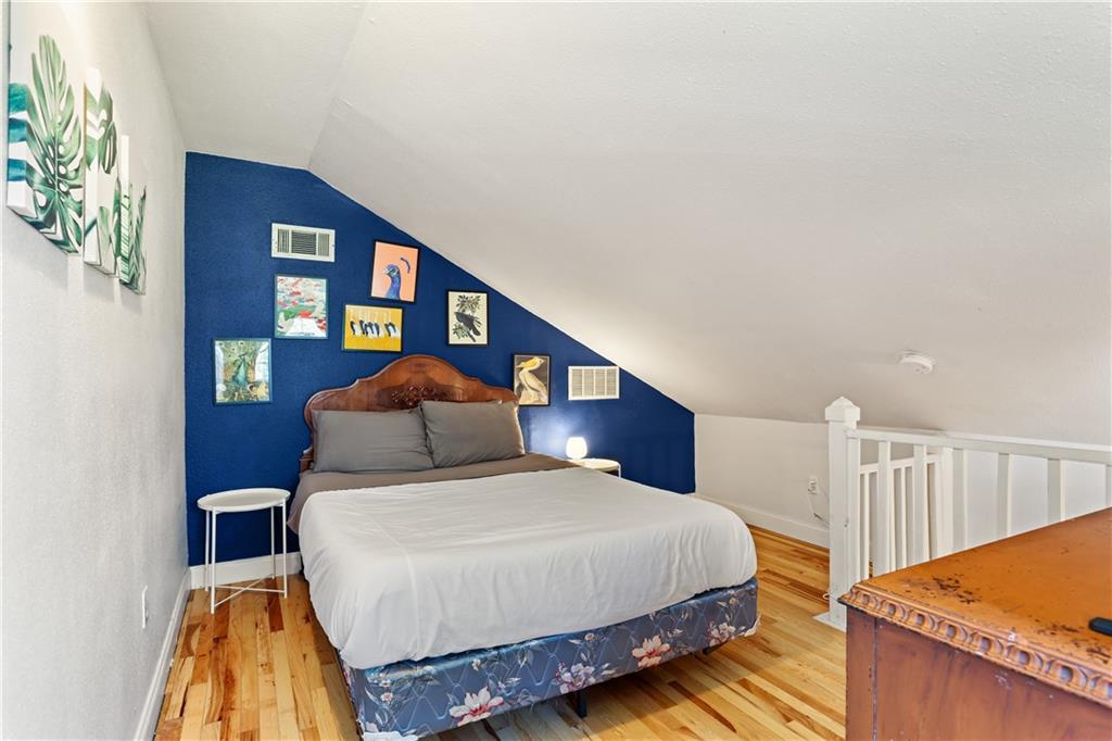 4033 ULLOA Street