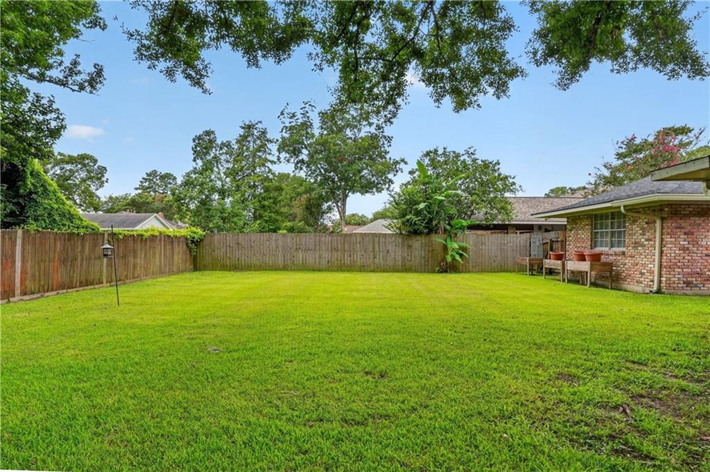 932 DAVENTRY Drive